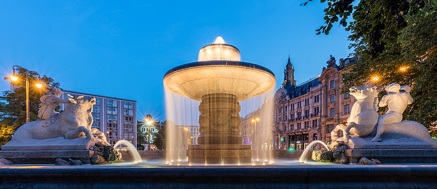 Fuente Wittelsbacher, Plaza Lenbach, Múnich, Alemania, 2015-07-04, DD 01-03 HDR.JPG