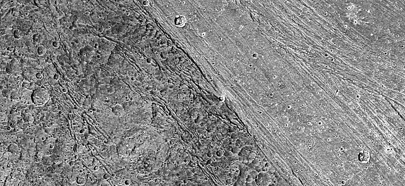 صورة:Ganymede terrain.jpg