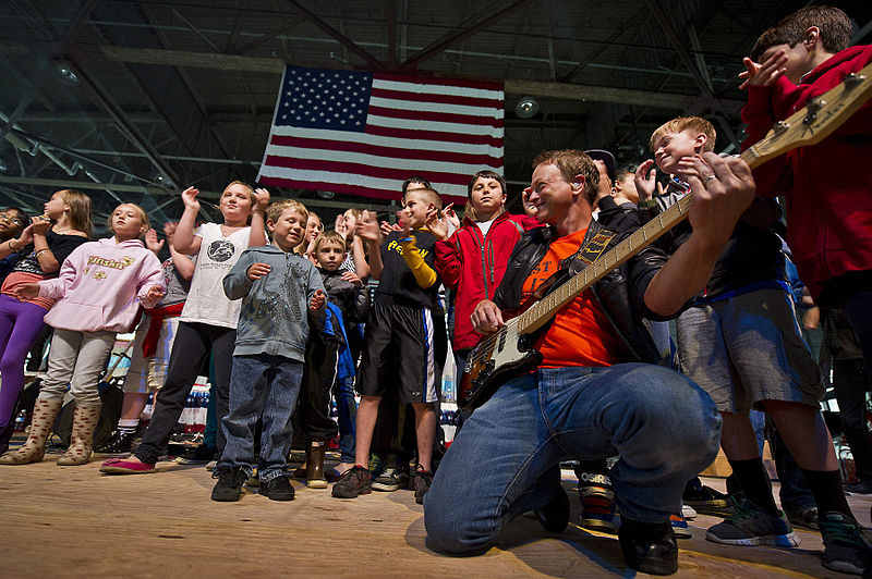 File:Gary Sinise and the Lt. Dan Band 120625-F-MQ656-406.jpg