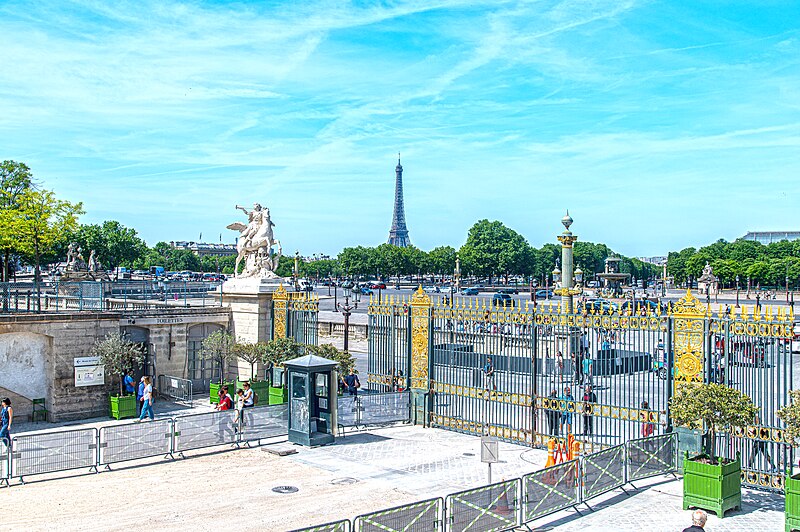 File:Gate of Jardin des Tuileries and Eiffel Tower-7809887 (52092909677).jpg