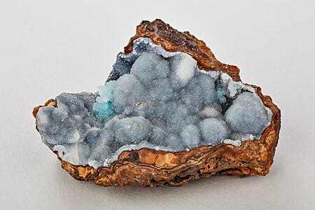 A geode with Prehnite-Laumontite crystals
