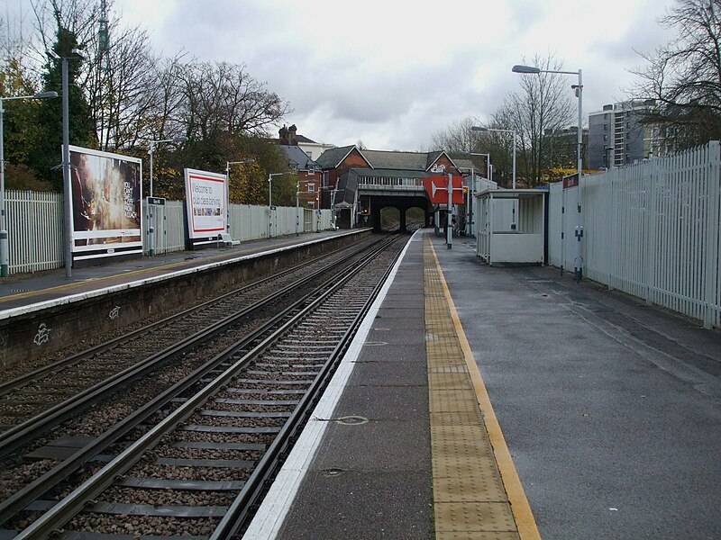 File:Gipsy Hill stn look east.JPG