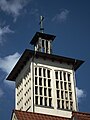 Glockenturm und Kreuz St Marien.JPG