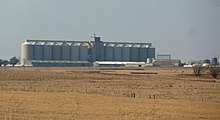 VKB's grain silos at the hamlet of Danielsrus, some 25 km south of Reitz Graansuier naby Reitz, Vrystaat, a.jpg