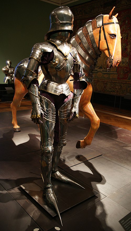 HJRK A 60 – Gothic-style plate armour, likely wore by Maximilian at Guinegate, under a luxurious crimson satin robe, according to Pierre Terjanian