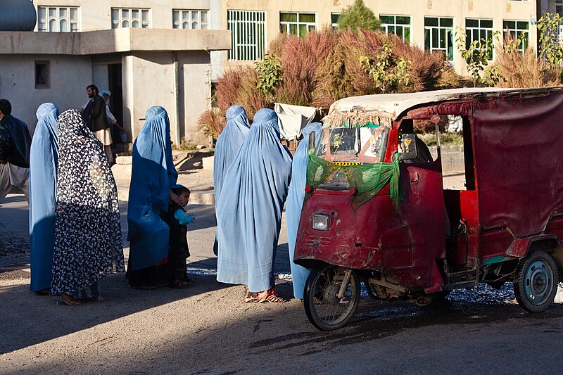 File:Haggling the price - Herat, Afghanistan (4111468535).jpg