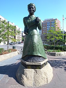 Alison Saar, Swing Low: A Memorial to Harriet Tubman, 2007. Harriet Tubman statue morning jeh.jpg