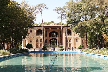 Hasht Behesht Palace, Isfahan 01.jpg