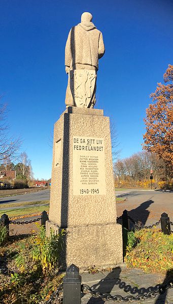 File:Haug kirke Hokksund Norway 2016-10-29 WWII memorial 03.jpg