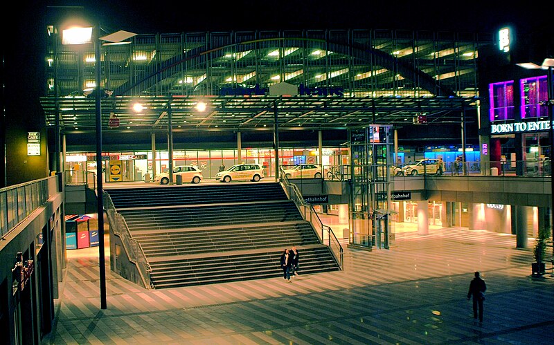 File:Hauptbahnhof Hannover Mitte Nordeingang Raschplatz.jpg