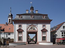 Heusenstamm Torbau: Triumphbogenartiger Bau im hessischen Heusenstamm