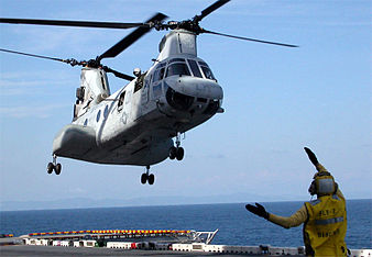 CH-46 of HMM-265 lands on the deck of USS Essex in January 2004 Hmm265-dragons.jpg