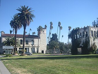 HollywoodForeverCemetery02.jpg