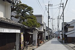 うだつの町屋が並ぶ本町通り