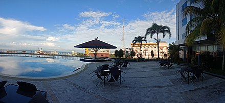 The swimming pool in Novotel Balikpapan