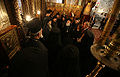 رجال دين أرثوذكس مع الرئيس الأمريكي السابق جورج بوش داخل كنيسة بطريركية الروم الأرثوذكس.