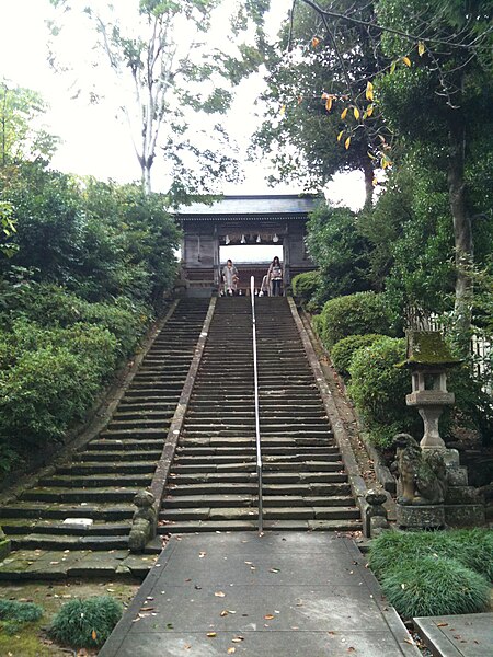 File:Inari-jôzan Shrine in Matsue- 松江市の稲荷城山 3.jpg