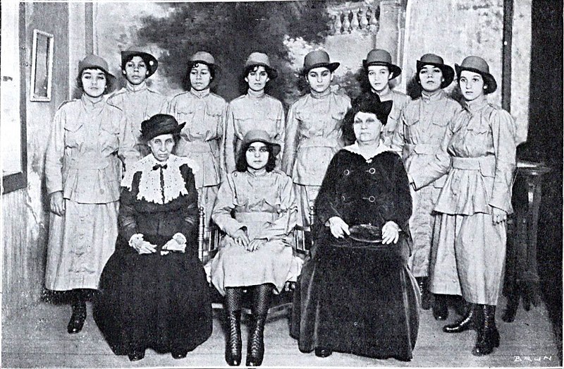 File:Isabel Dillon e Leolinda Daltro em 1917.jpg