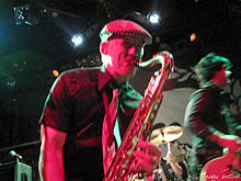 Freese actuando con Green Day en el Bowery Ballroom