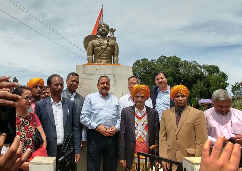 File:Jitendra Singh paid tributes at the statue of the legendary freedom fighter Tirot Sing, at Nangkhlaw, West Khasi Hills, Meghalaya.jpg