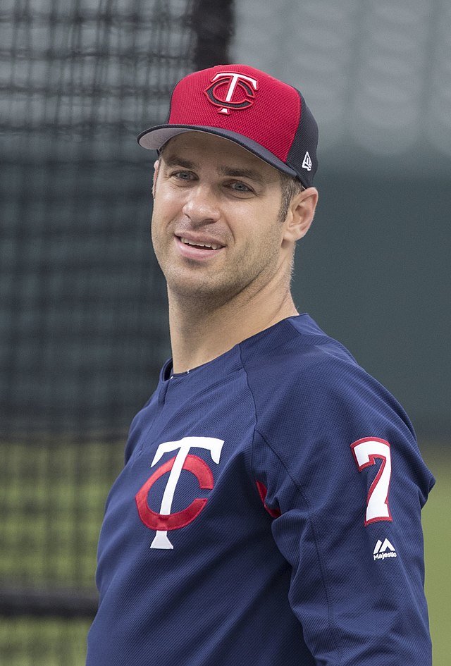 Joe Mauer announces retirement