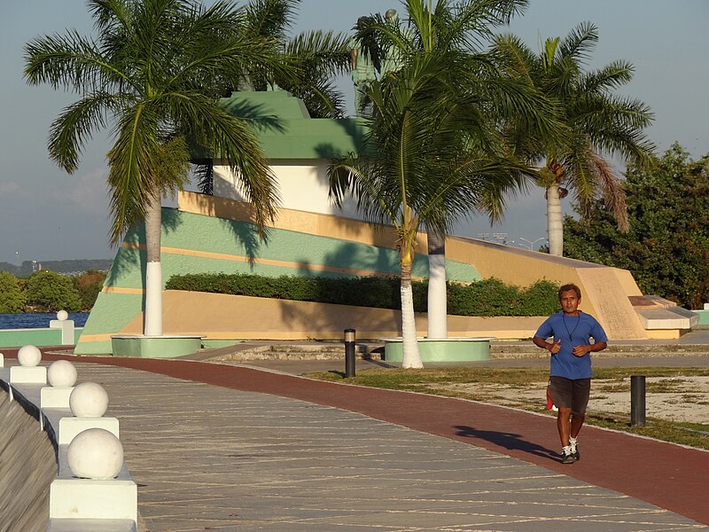 File:Jogger along Malecon - Campeche - Mexico.jpg