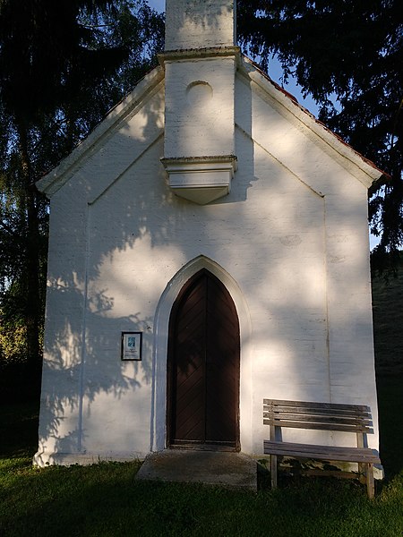 File:Kapelle Xaverienthal, Freising 05.jpg