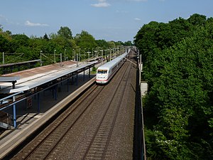 Karl-Wiechert-Allee train 2018 1.jpg
