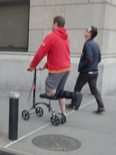 File:Knee scooter 75 St CPW jeh.jpg