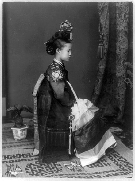 A Kisaeng girl c. 1910