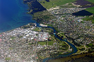 Lake_Taupo_and_Waikato_River_aerial_view.jpg