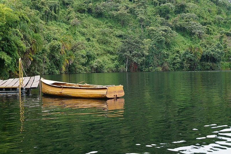 File:Le lac de N'Gaoundaba près de Ngaoundéré2.jpg