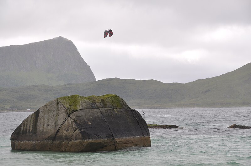 File:Lofoten, kiting 2.JPG