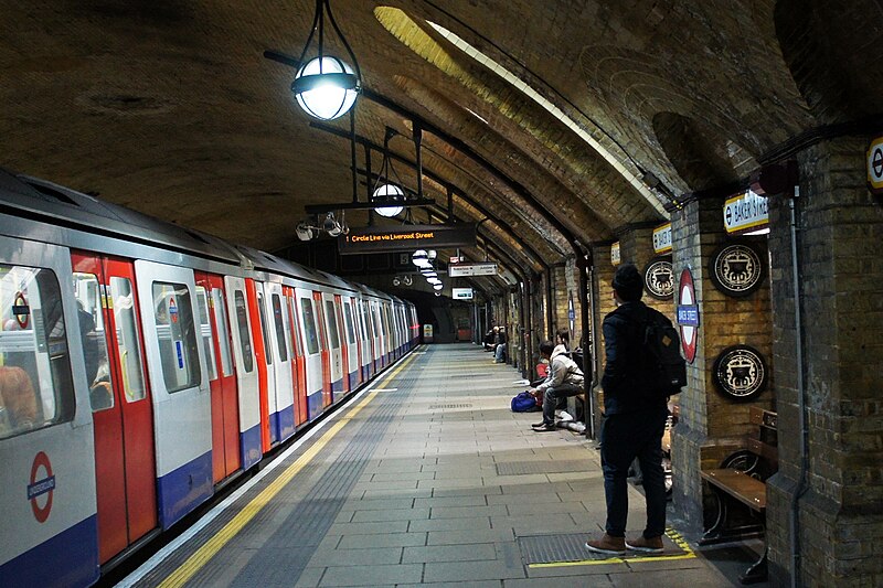 File:London 01 2013 Baker Street station 5360zoom.jpg