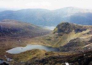 Looking south-east from the summit over Loch Tuill Bhearnach with Loch Mullardoch in the far valley. Looking SW from Sgurr na Lapaich.jpg