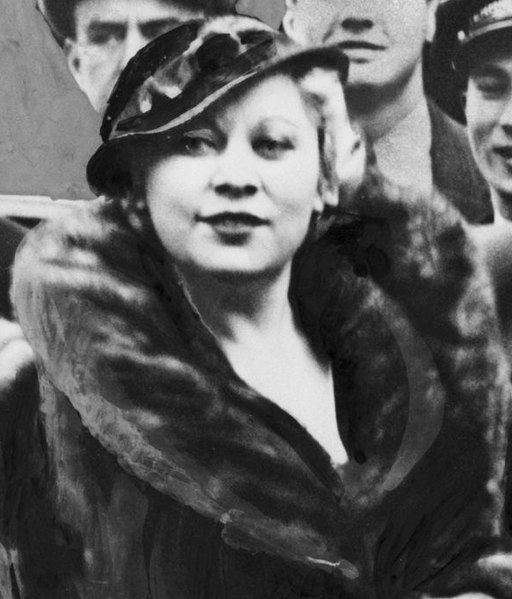 "Diamond Lil" returning to New York from California, 1933