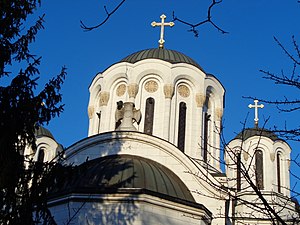 Pogled na veliku i dvije manje kupole (od četiri manje) i oltarsku apsidu