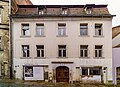 Wohnhaus in geschlossener Bebauung, mit Seitenflügel zum Hof