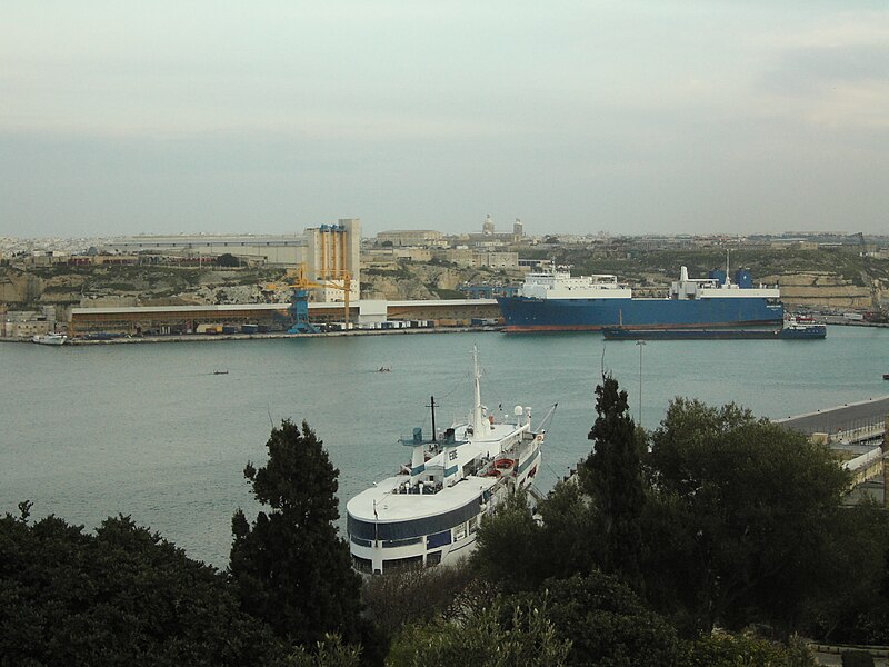 File:March 2007 Valetta harbour 8.jpg