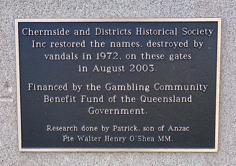 File:Marchant Park Memorial Gates, Chermside, Queensland 05.jpg