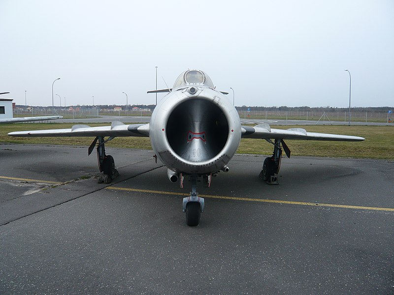 File:Mig 15 (2324873824).jpg