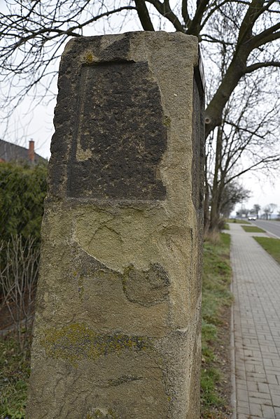 File:Milestone in Tuřany (Kladno District) 05.jpg