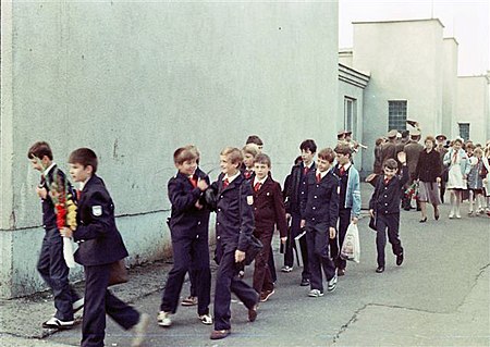 ไฟล์:Milovice soviet pupils.jpg