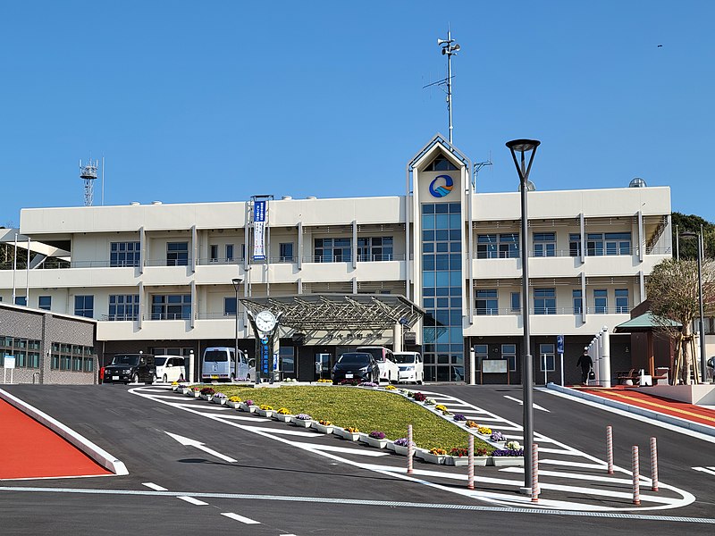 File:Minamiosumi Town Office 2023.jpg