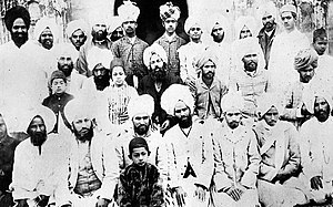 Mirza Ghulam Ahmad group.jpg