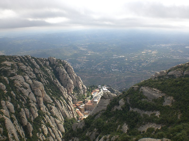 File:Monestir de Montserrat des de Sant Jaume (juliol 2011) - panoramio.jpg