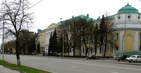 Здание штаба московского округа. Штаб МВО Космодамианская набережная. Здание Кригскомиссариата в Москве. Космодамианская набережная Москва дание МВО. Штаб Московского военного округа на Космодемьянской набережной.