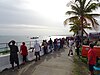 Muchedumbre asiste al Cruce a Nado 2019، Bo. Playa، Ponce، PR، mirando al oeste (DSC01884) .jpg