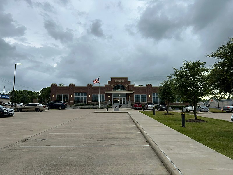 File:Nancy Carol Roberts Memorial Library Front & Parking.jpg