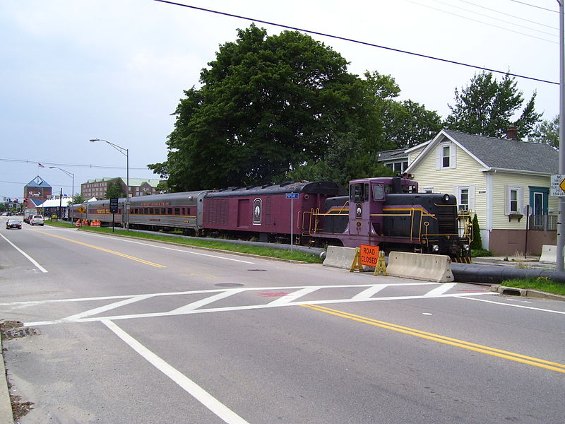 File:Newport Dinner Train.jpg